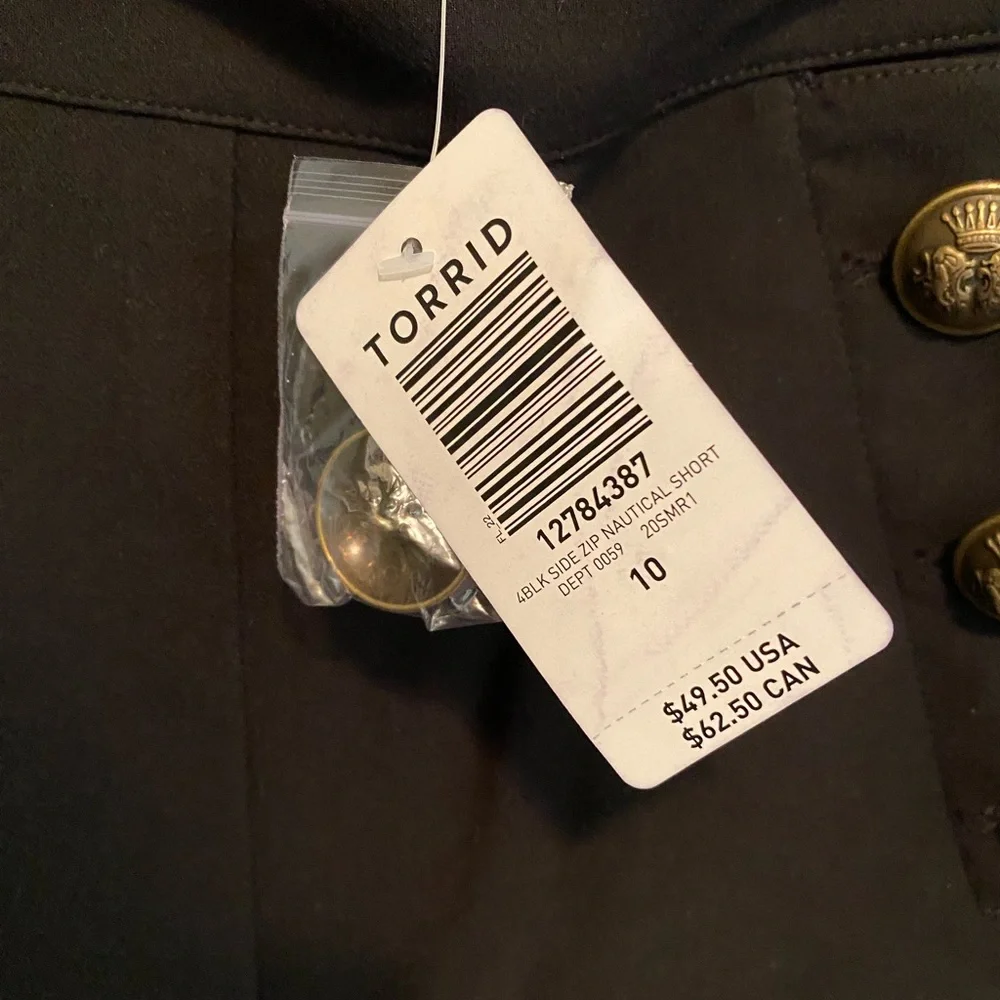 Torrid 10 Black Button High Rise Short NWT - Picture 7 of 8